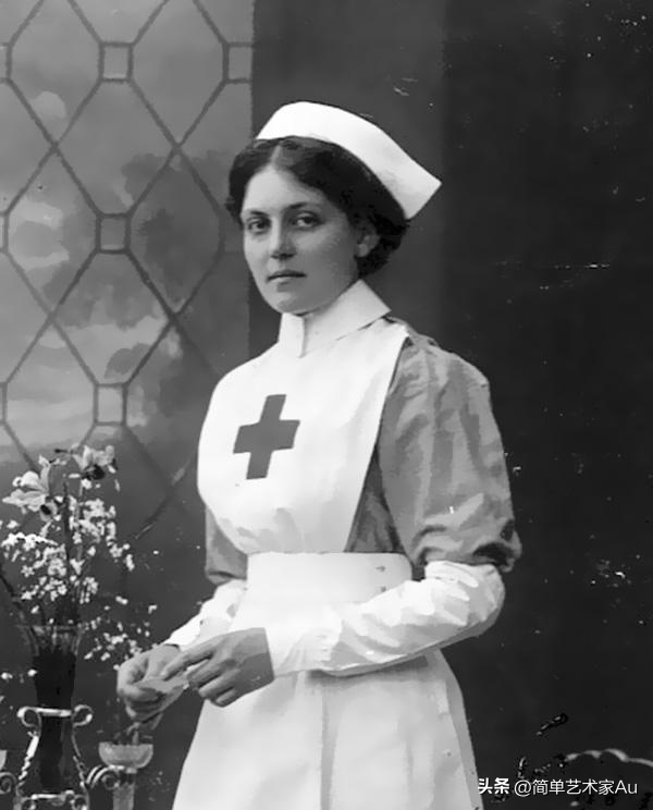 30张日军暴行照片,女子脱衣服被日本人侮辱致死,惨死野外