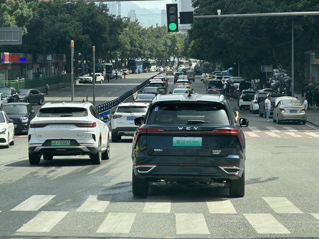 山城试驾魏牌蓝山 :车长近5米2,但开起来很灵活