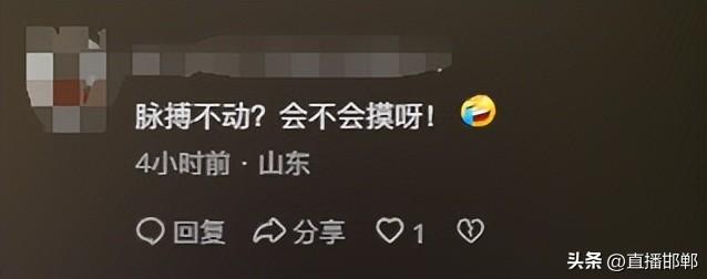 两女生凌晨四点吃宵夜回去路上,见一外卖小哥躺车盖上一动不动,上前查看情况被吓一跳