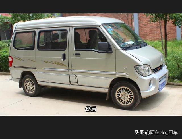 新手开车如何直角转弯不刮蹭?现场演示,找准这两点一分钟学会