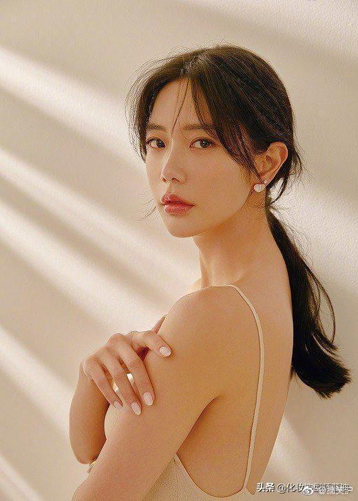 “亚洲美女”克拉拉“3D身材”真丰满小蛮腰细得惊人,魔鬼身材啊