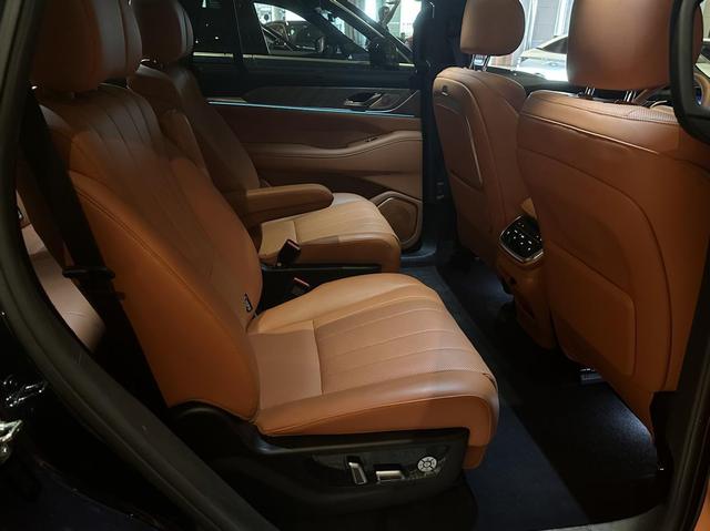 山城试驾魏牌蓝山 :车长近5米2,但开起来很灵活