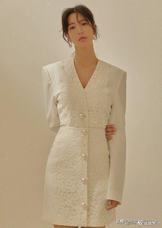 “亚洲美女”克拉拉“3D身材”真丰满小蛮腰细得惊人,魔鬼身材啊