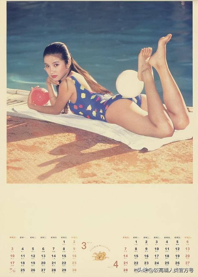 小时候挂在家里的挂历,里面为什么全是内衣女郎?