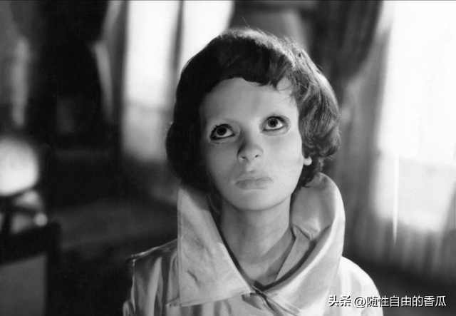 30张日军暴行照片,女子脱衣服被日本人侮辱致死,惨死野外