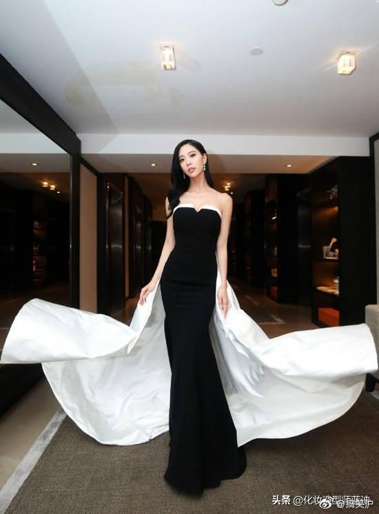 “亚洲美女”克拉拉“3D身材”真丰满小蛮腰细得惊人,魔鬼身材啊