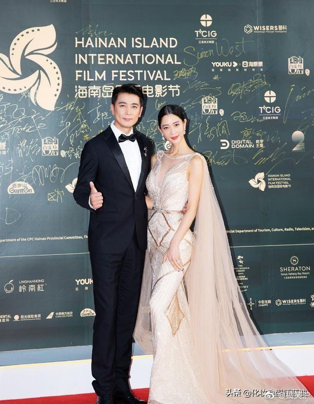 “亚洲美女”克拉拉“3D身材”真丰满小蛮腰细得惊人,魔鬼身材啊