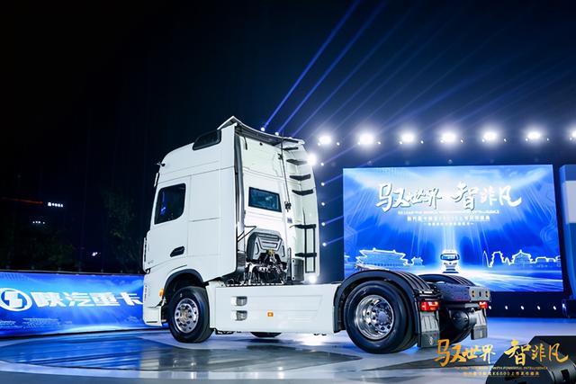 堪称国内重卡新标杆,陕汽德龙X6000真不是说说而已