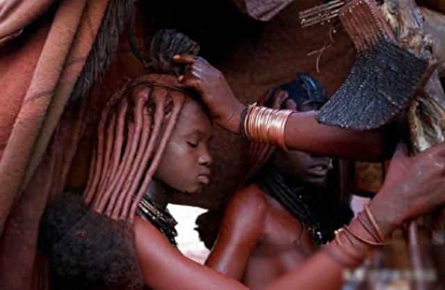 将要消失的非洲部落,女人以“赤裸”为美,大部分男人活不到15