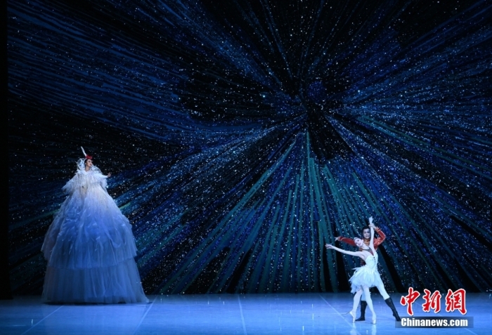 当地时间1月29日，华盛顿，中国中央芭蕾舞团贺岁舞剧《过年》在肯尼迪表演艺术中心首演。中新社记者 陈孟统 摄