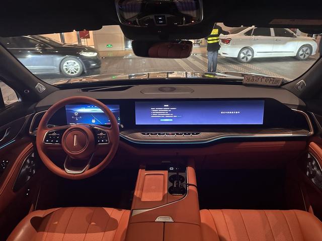 山城试驾魏牌蓝山 :车长近5米2,但开起来很灵活