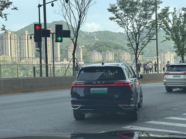 山城试驾魏牌蓝山 :车长近5米2,但开起来很灵活