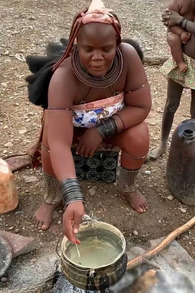 将要消失的非洲部落,女人以“赤裸”为美,大部分男人活不到15