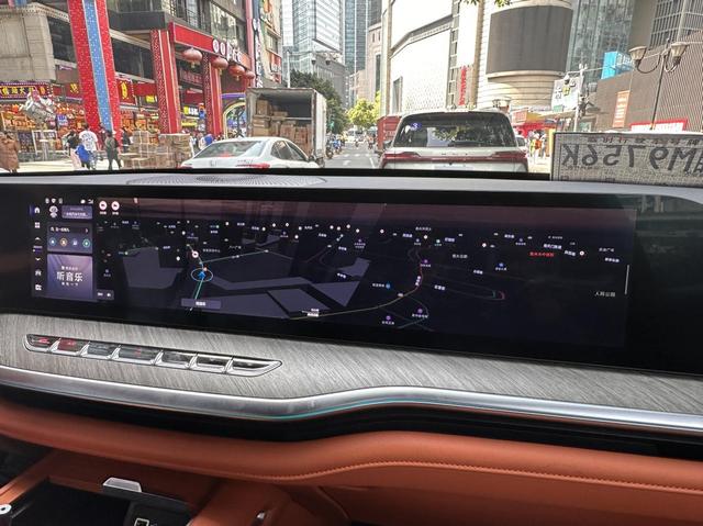 山城试驾魏牌蓝山 :车长近5米2,但开起来很灵活