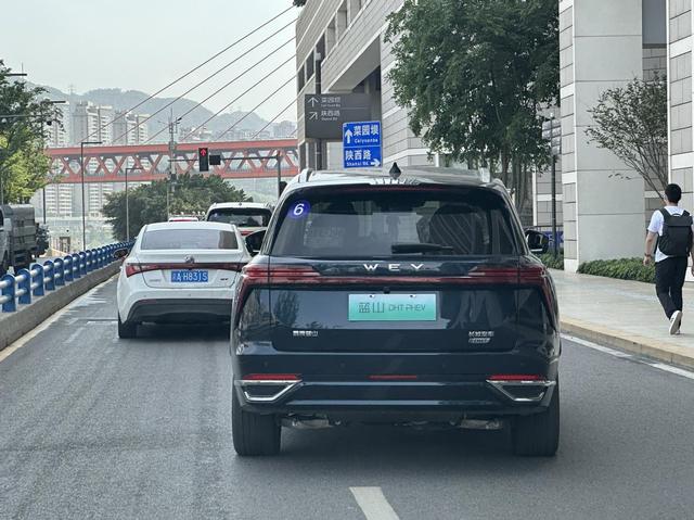 山城试驾魏牌蓝山 :车长近5米2,但开起来很灵活