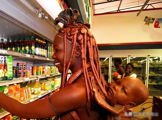 将要消失的非洲部落,女人以“赤裸”为美,大部分男人活不到15