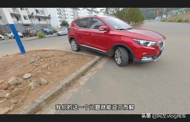 新手开车如何直角转弯不刮蹭?现场演示,找准这两点一分钟学会