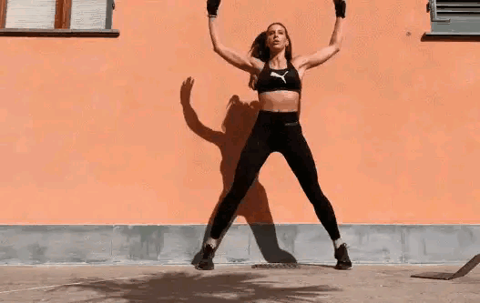 韩国健身女神,身材凹凸有致性感迷人,腹肌马甲线更是吸睛