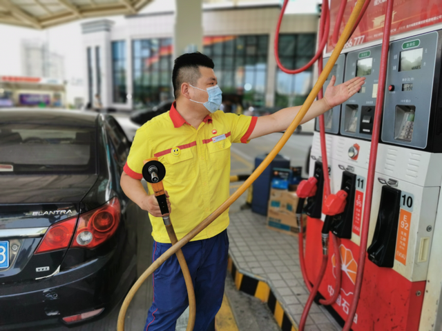 油箱加满“油耗油”?据说费钱又费油