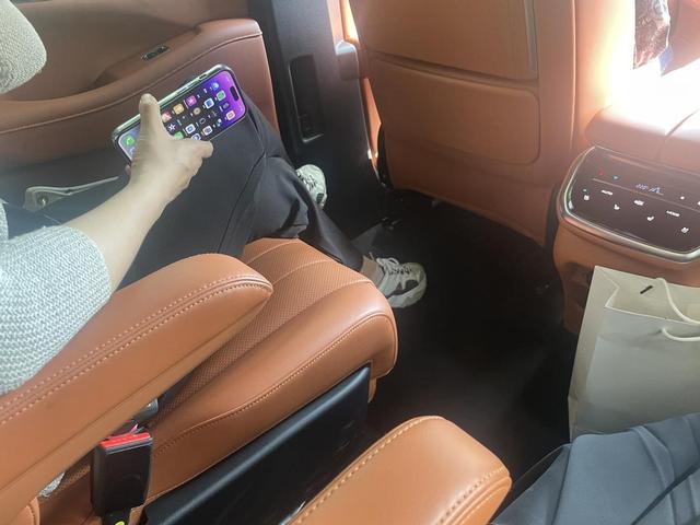 山城试驾魏牌蓝山 :车长近5米2,但开起来很灵活