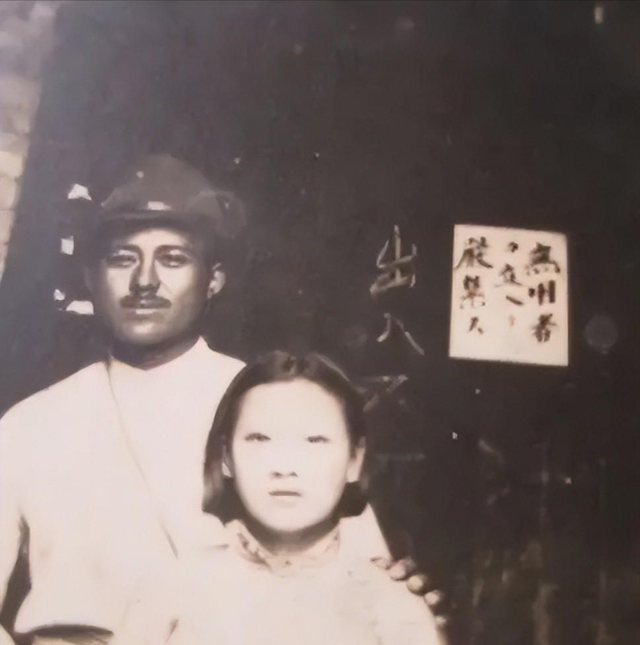 30张日军暴行照片,女子脱衣服被日本人侮辱致死,惨死野外