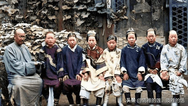 30张日军暴行照片,女子脱衣服被日本人侮辱致死,惨死野外