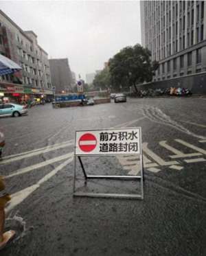 南昌南汽车站(出行请注意南昌火车站南广场客运站门口积水较严重)