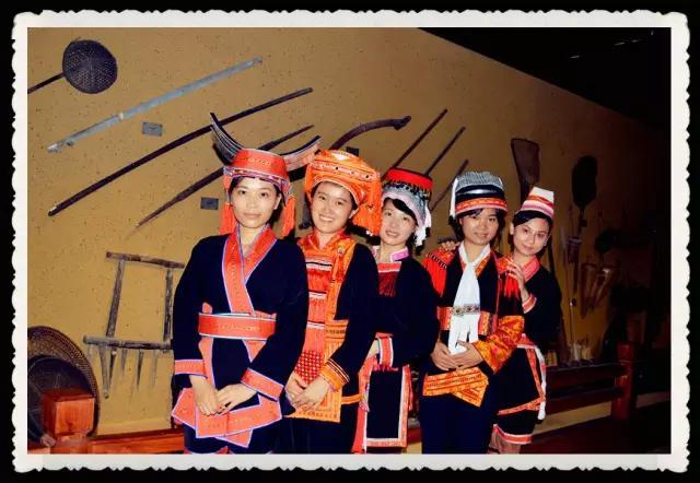 美女检察官唱响瑶族大歌(多图)