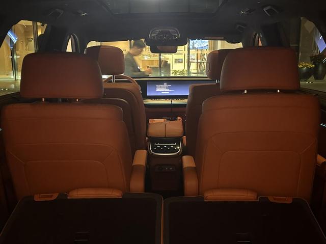 山城试驾魏牌蓝山 :车长近5米2,但开起来很灵活