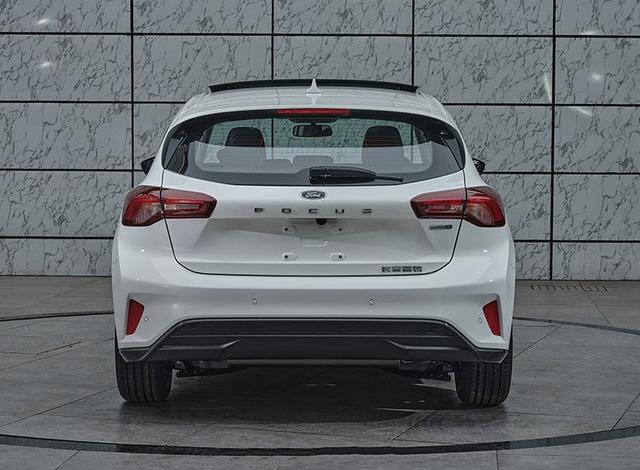 还考虑大众高尔夫?新款两厢福克斯年内上市:1.5T+8AT或售12万起