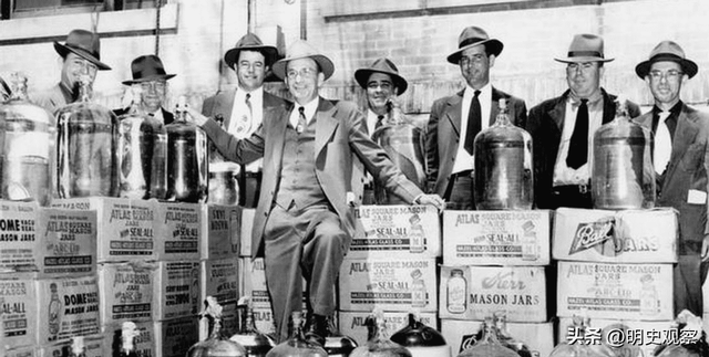 30张日军暴行照片,女子脱衣服被日本人侮辱致死,惨死野外