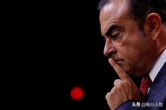 从日本偶像到通缉犯,他经历了什么?