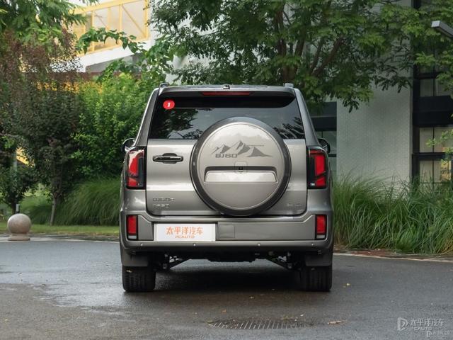 北京BJ60雷霆上市！满油满电能跑1300km？20万级硬派越野新选择！
