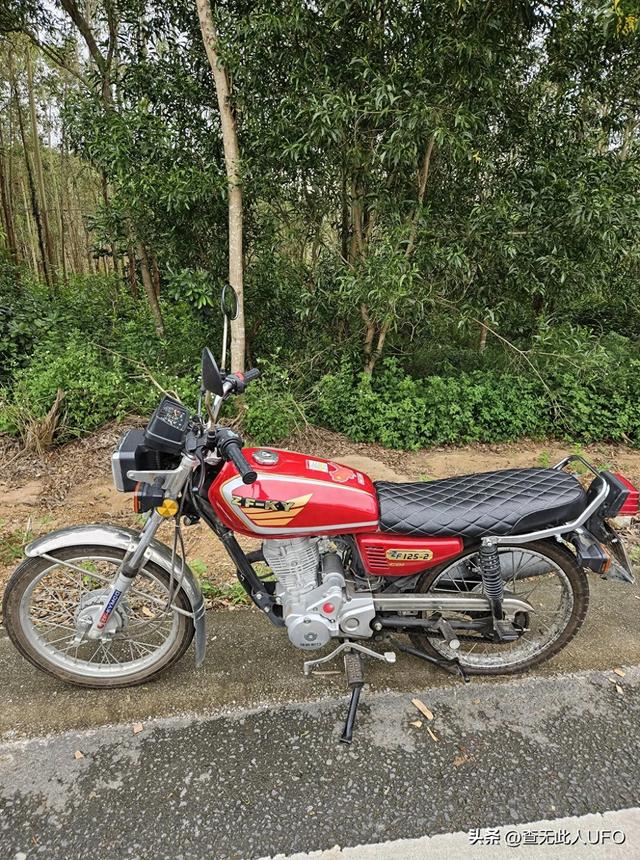 摩托车出行,一些简单的修车补胎工具,最好带上,不然会很麻烦!