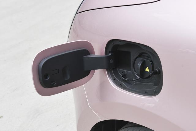 建议家里第二辆车买纯电动,推荐这两款,颜值高、品牌强,还不贵