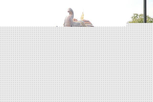 泰国第一美女总理英拉拜佛逛早市 最新高清靓照30张