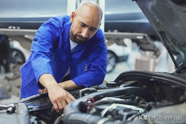 汽车熄火的状态下踩油门,汽油真的会进入发动机吗?