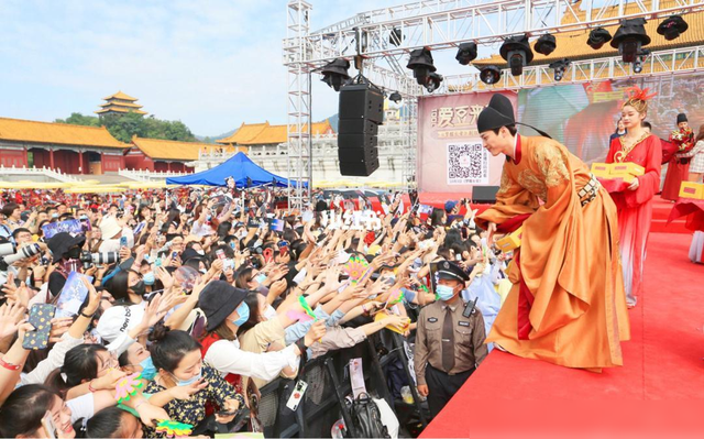 横店20万群演现状,美女泛滥成灾,懒汉的乐园疯子的天堂