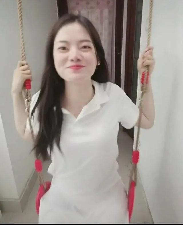 湖南29岁美女晒马甲线引全网爆赞,4岁时失去右腿