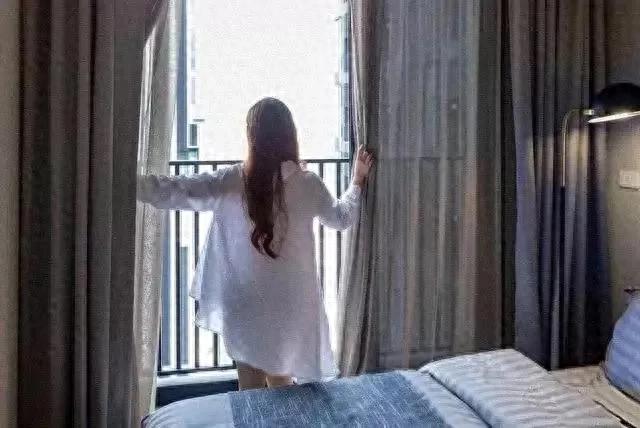 男孩与高中美女老师发生不寻常关系,改变了男孩的一生