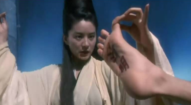 为什么最近美女流行举着脚丫子自拍?