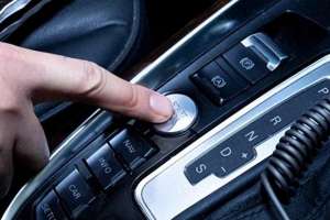 汽车行驶中突然熄火是什么原因(汽车行驶中突然熄火的原因及应急措施)