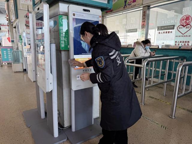 扫除旧尘迎新春!平度汽车总站开展春节前卫生大扫除活动