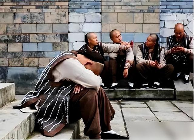 横店20万群演现状,美女泛滥成灾,懒汉的乐园疯子的天堂