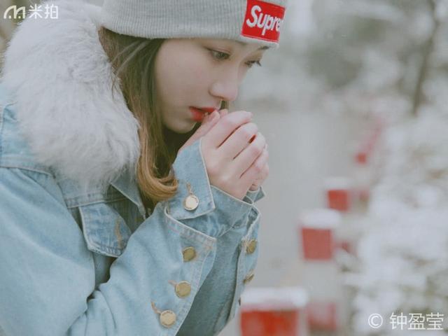 超漂亮女模特雪地里拍写真,美的就像天上的仙子