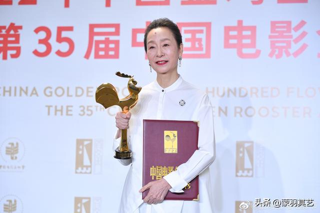 美胸美腿美背,金鸡奖女星疯狂抢镜,影后却是低调的奚美娟