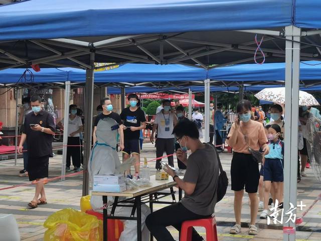 滚动|记者直击广州临时封控管理区,生活物资有序配送