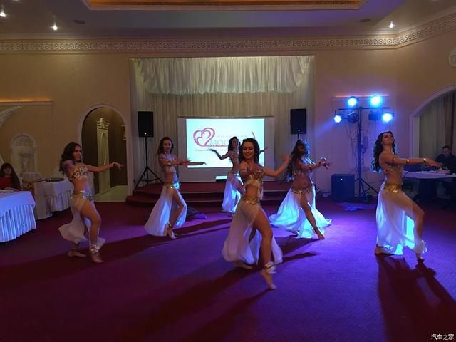 河北小伙娶小12岁乌克兰绝色美女,结婚11年后,妻子出轨波兰农民