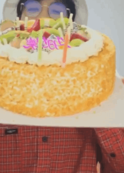 为什么最近美女流行举着脚丫子自拍?