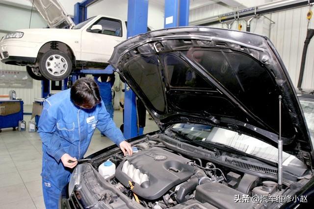 汽车熄火的状态下踩油门,汽油真的会进入发动机吗?